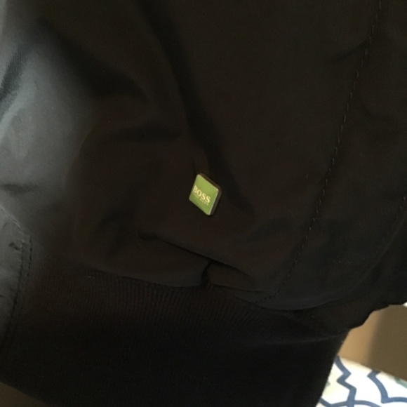 🤔HUGO BOSS, zipper is on the left side, men’s XL, new cond. see photos, unisex - Picture 4 of 10